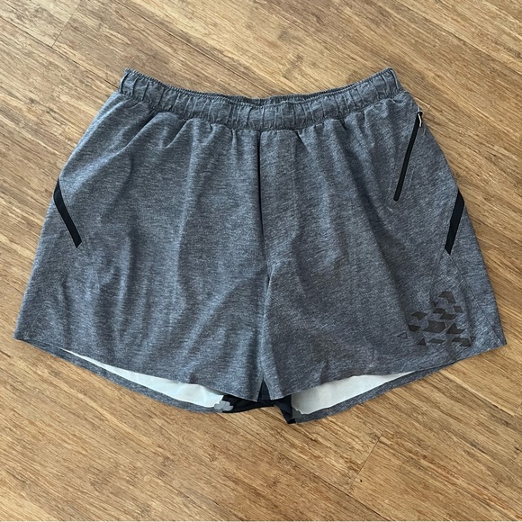 lululemon athletica Other - Lululemon 4.5” Inseam Lined Shorts, Sz L